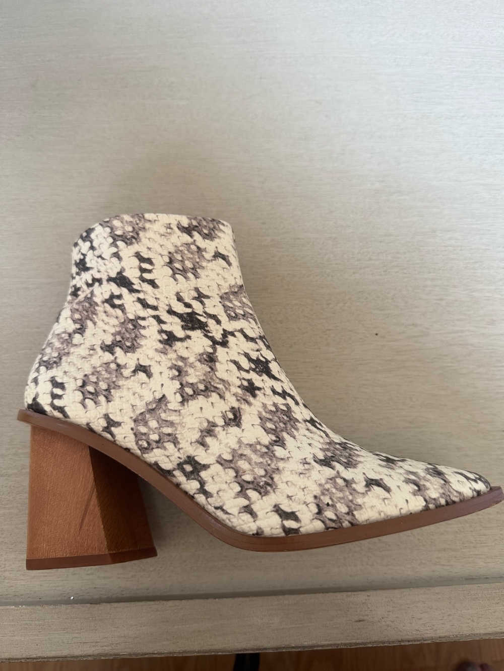 1 STATE Kelte Roccia Snake Print Leather Bootie Woodgrain Block Heel Pointed Toe - Picture 8 of 16